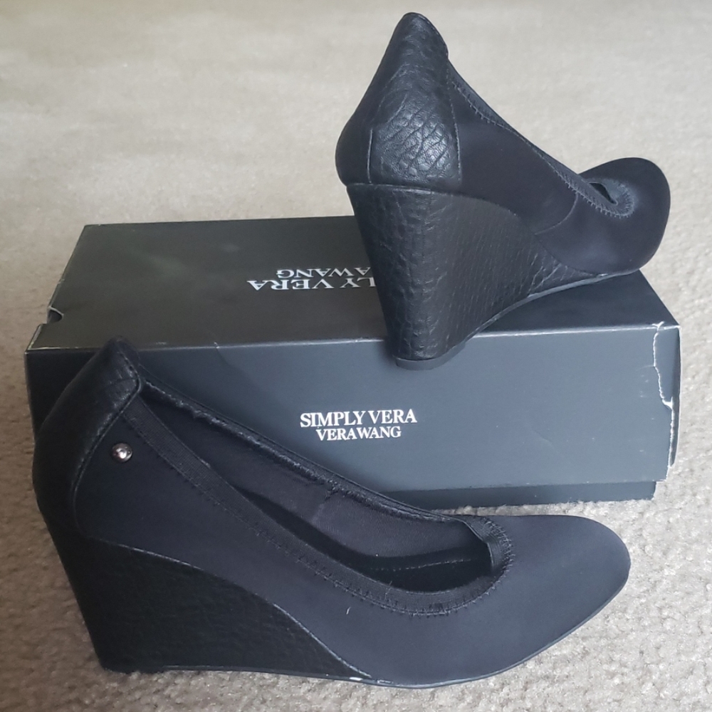 Vera Wang Wedges Black